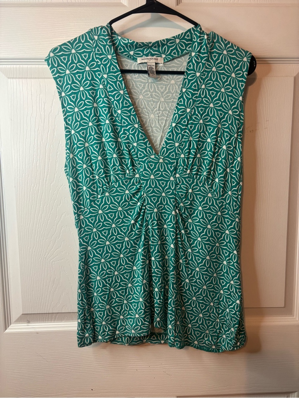 Banana Republic Teal and White Sleeveless V-Neck Blouse
